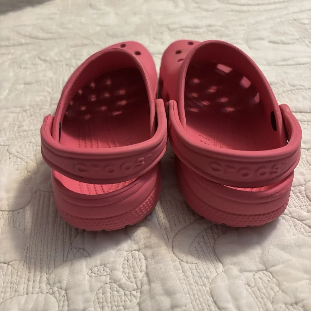 Crocs Youth/Junior Girls Size 4 Hot Pink Slip On Clog, Lightweight Strap W/ Logo - Picture 6 of 9